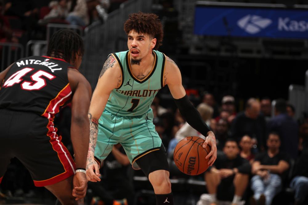 伴随着震耳 伴随着震耳