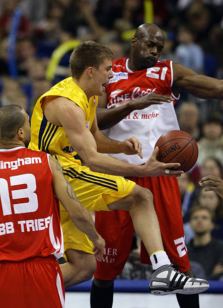 绝对优势强 绝对优势强